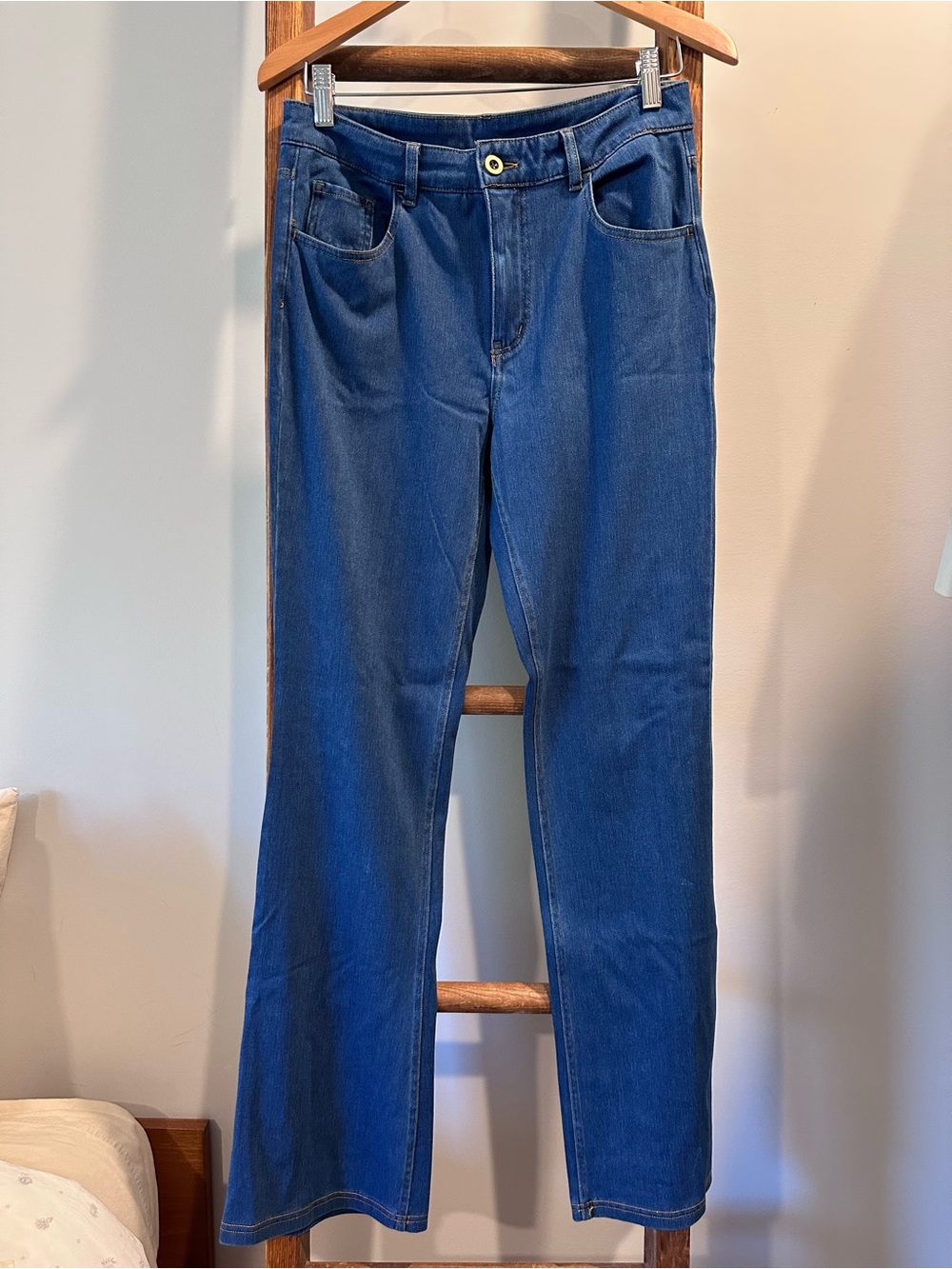 HALARA Women's flare Jeans in Deep Blue Denim medium tall